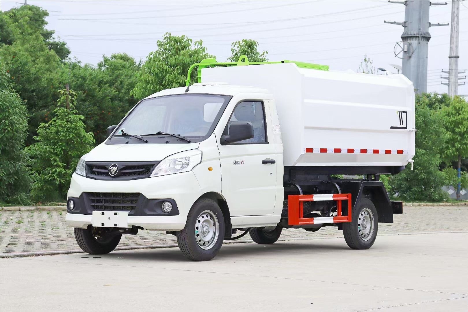 程力威牌3立方挂桶垃圾车_福田自装卸垃圾车