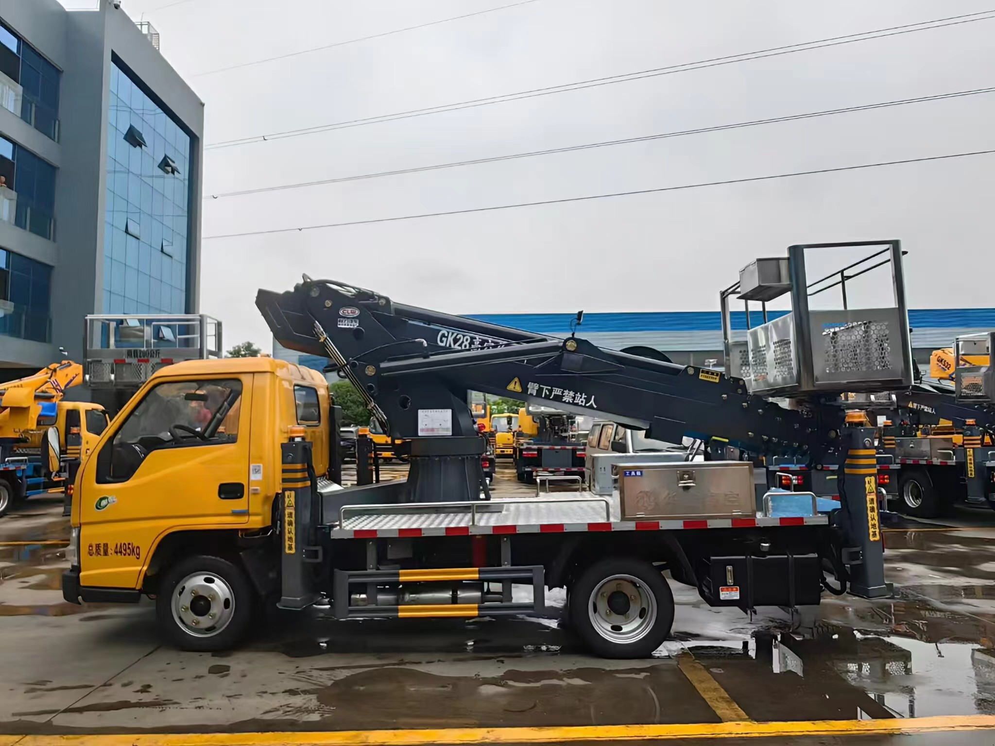 江铃顺威28米支臂蓝牌高空作业车