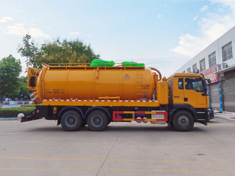 重汽后双桥22立方清洗吸污车 重汽后双桥22立方清洗吸污车