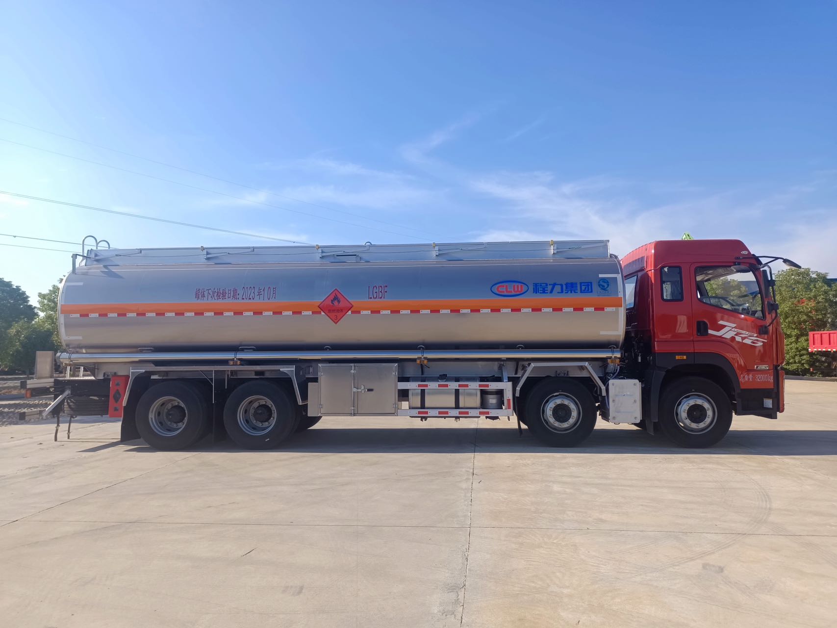 一汽解放JK6铝合金30立方油罐车 一汽解放JK6铝合金30立方油罐车