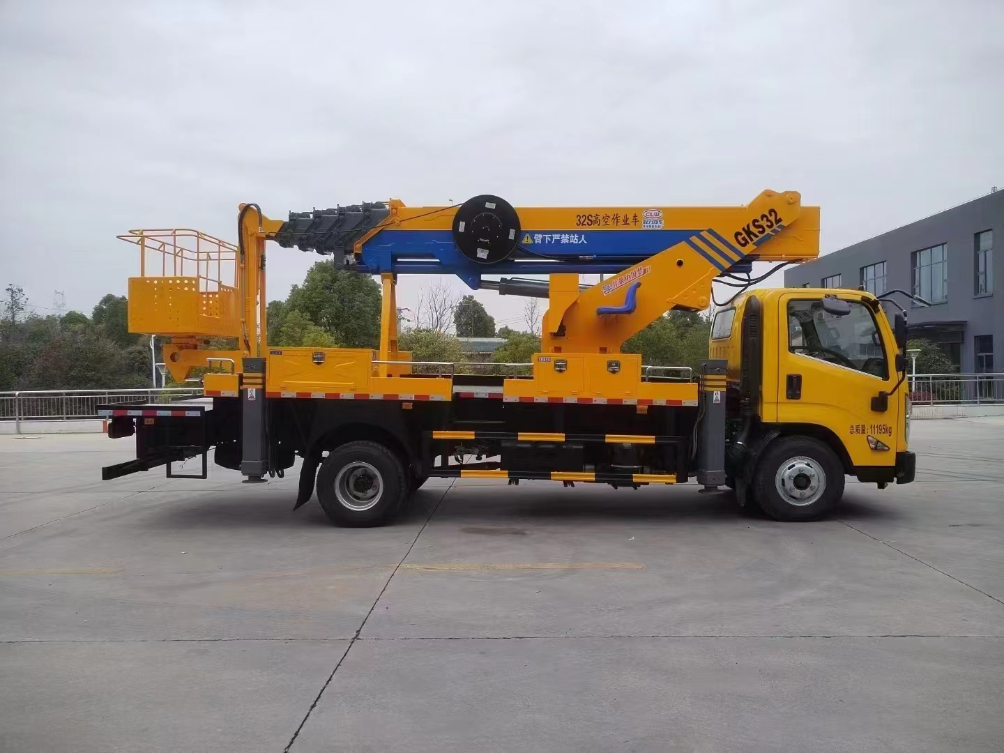 江铃凯锐32米带小飞臂高空作业车