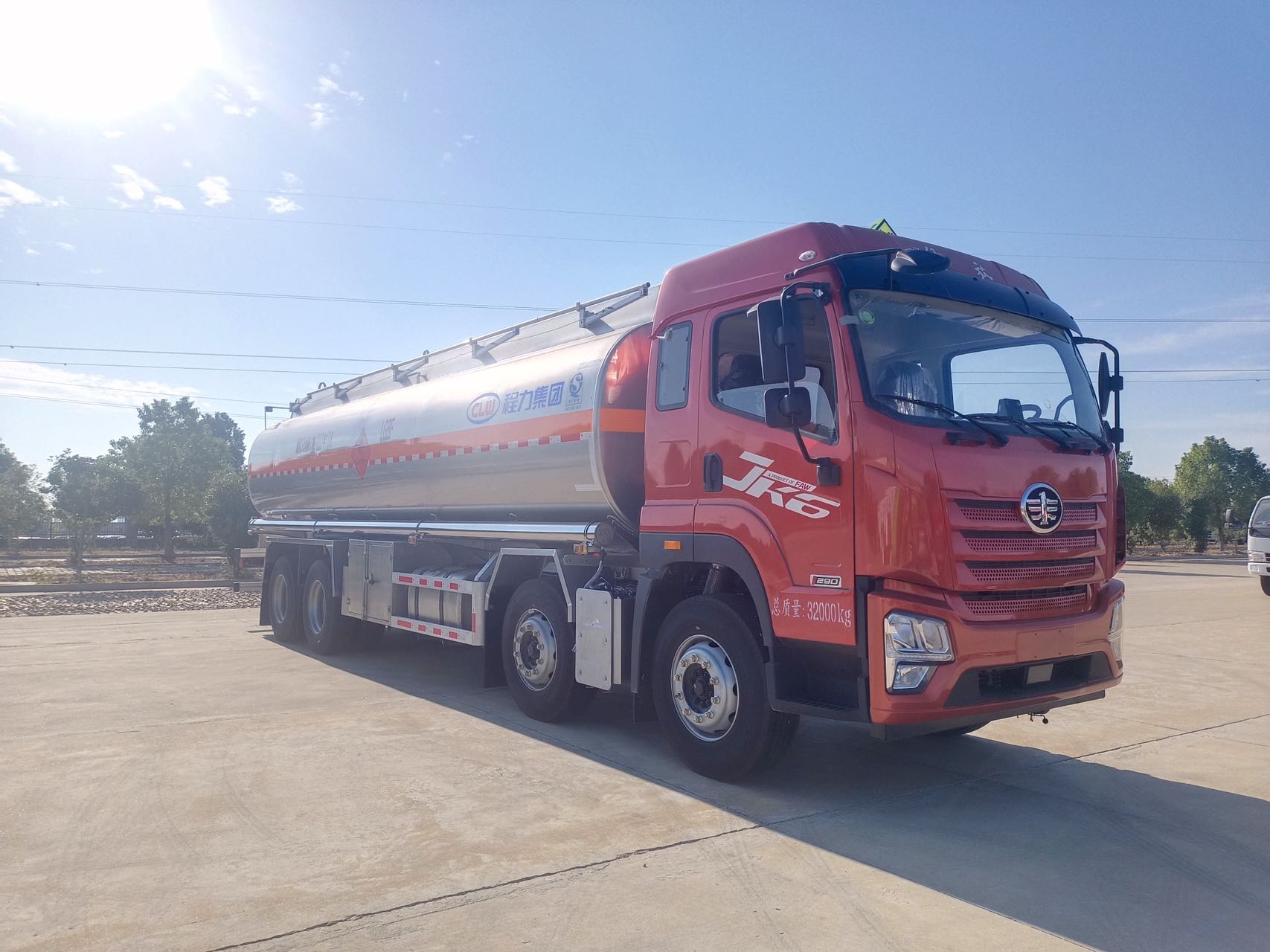 一汽解放JK6铝合金30立方油罐车 一汽解放JK6铝合金30立方油罐车