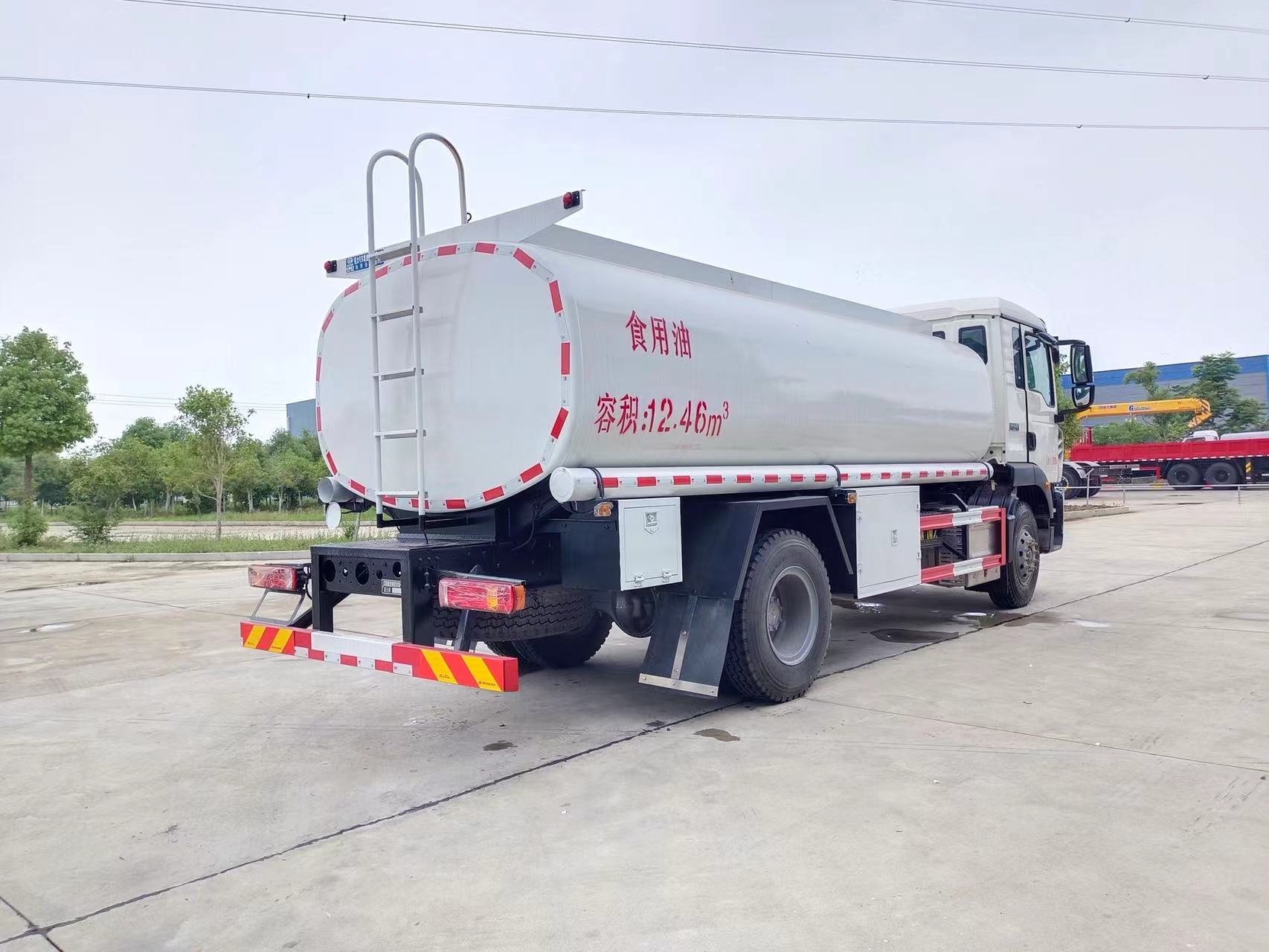 程力专汽12方重汽豪沃TX5食用油运输车 程力专汽12方重汽豪沃TX5食用油运输车