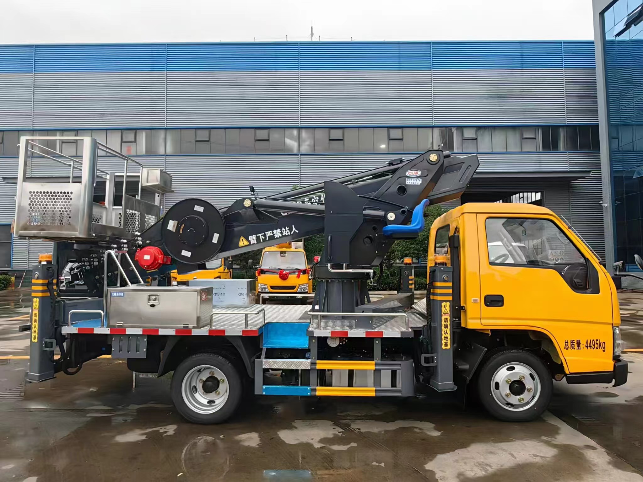 江铃顺威28米支臂蓝牌高空作业车