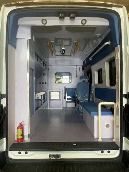 福特全顺T8长轴高顶监护型救护车 福特全顺T8长轴高顶监护型救护车