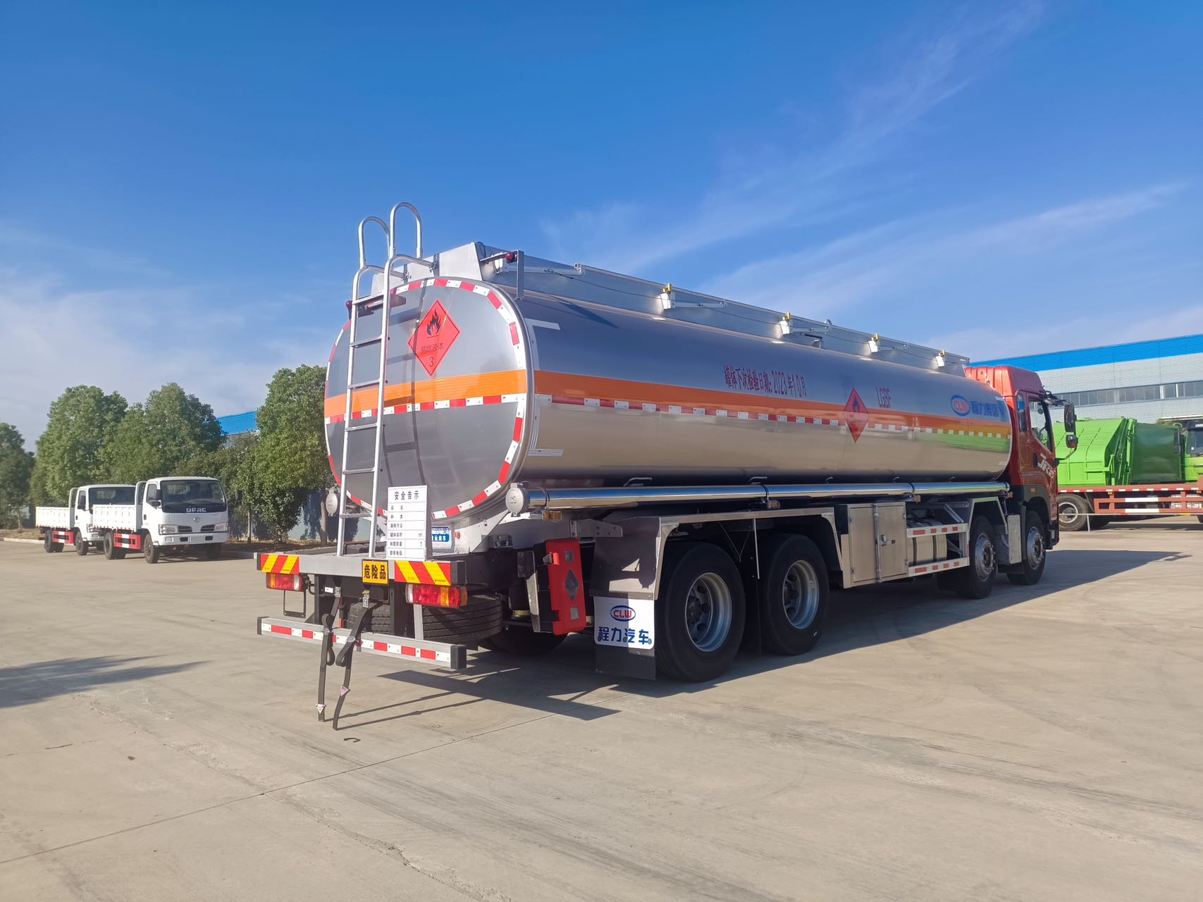 一汽解放JK6铝合金30立方油罐车 一汽解放JK6铝合金30立方油罐车