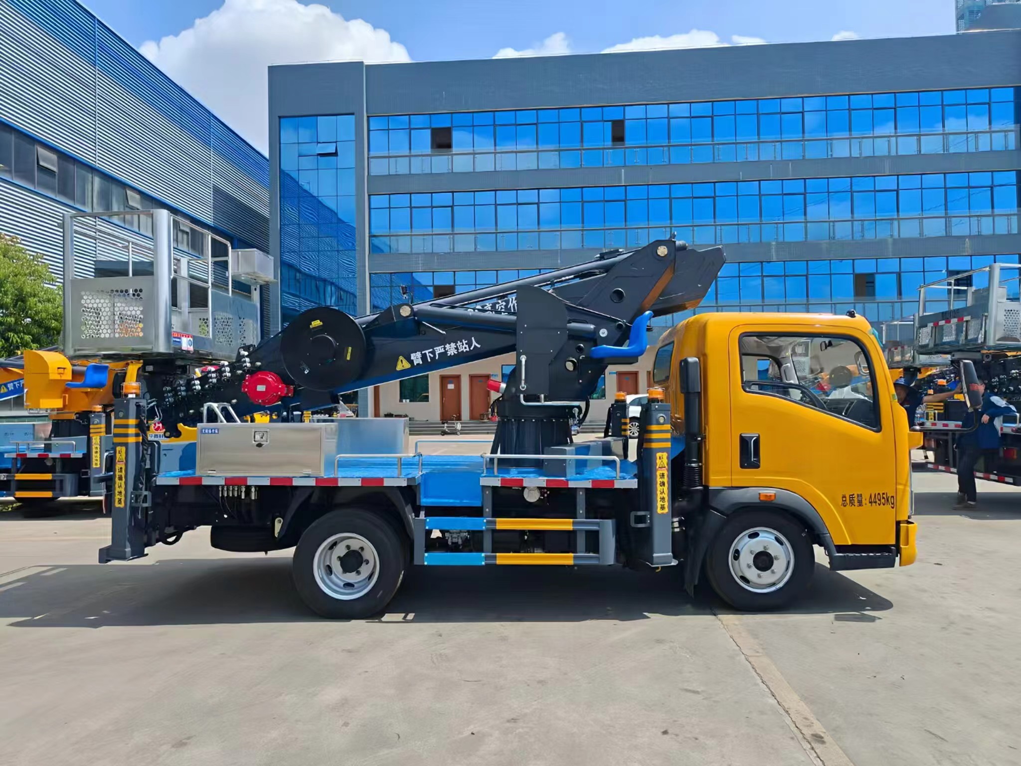 重汽豪沃28米_31米伸缩臂蓝牌高空作业车