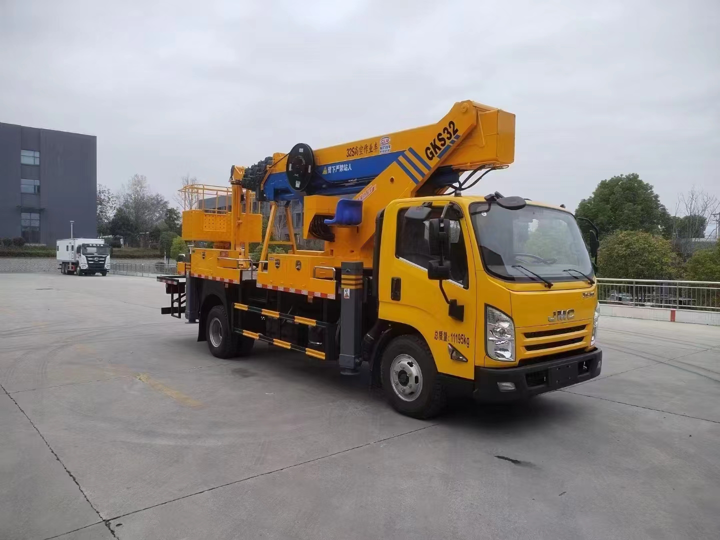 江铃凯锐32米带小飞臂高空作业车