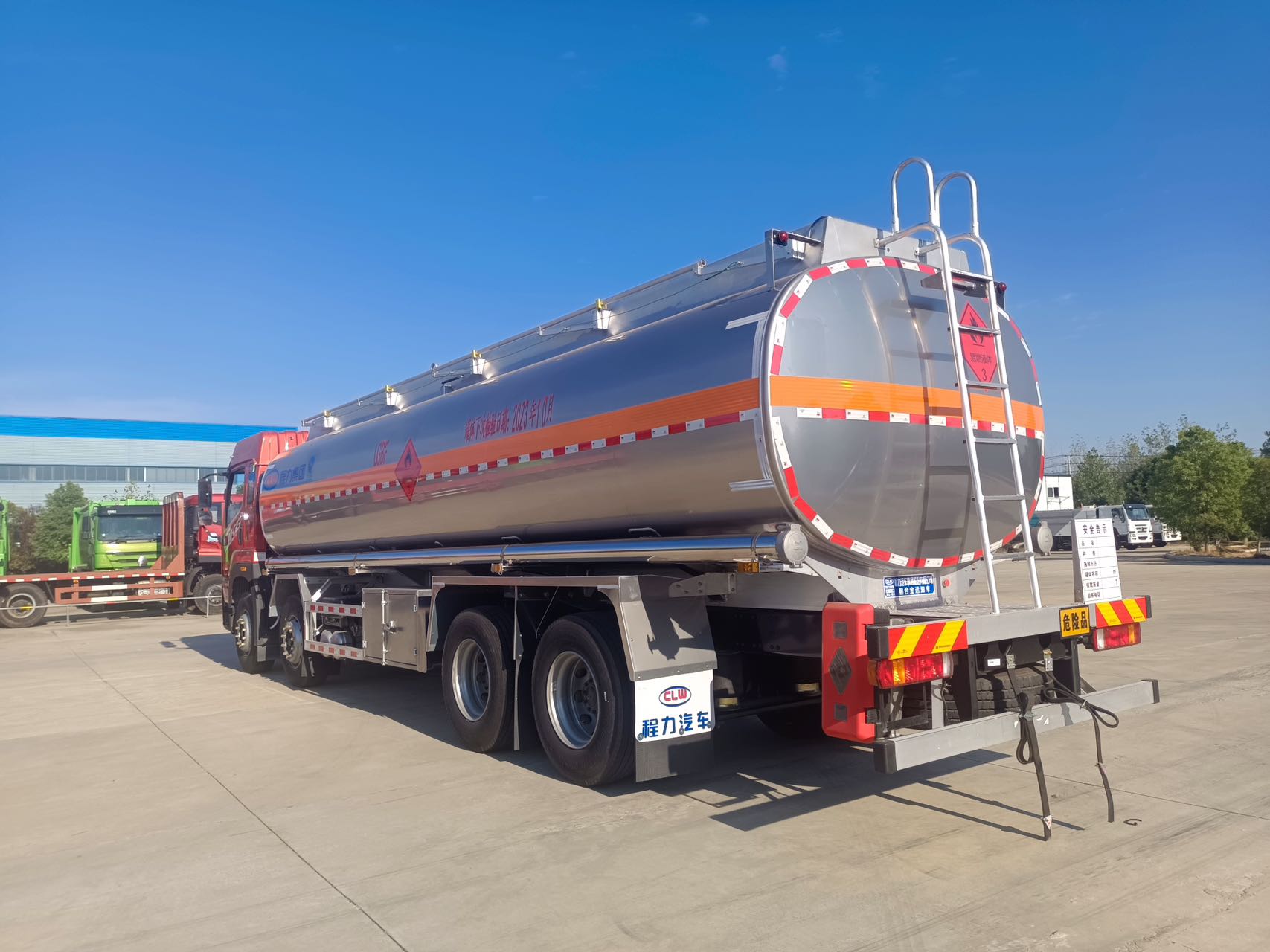 一汽解放JK6铝合金30立方油罐车 一汽解放JK6铝合金30立方油罐车