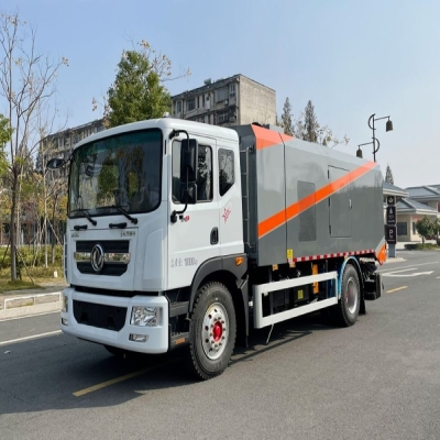 程力威牌吸尘车_11立方吸尘车