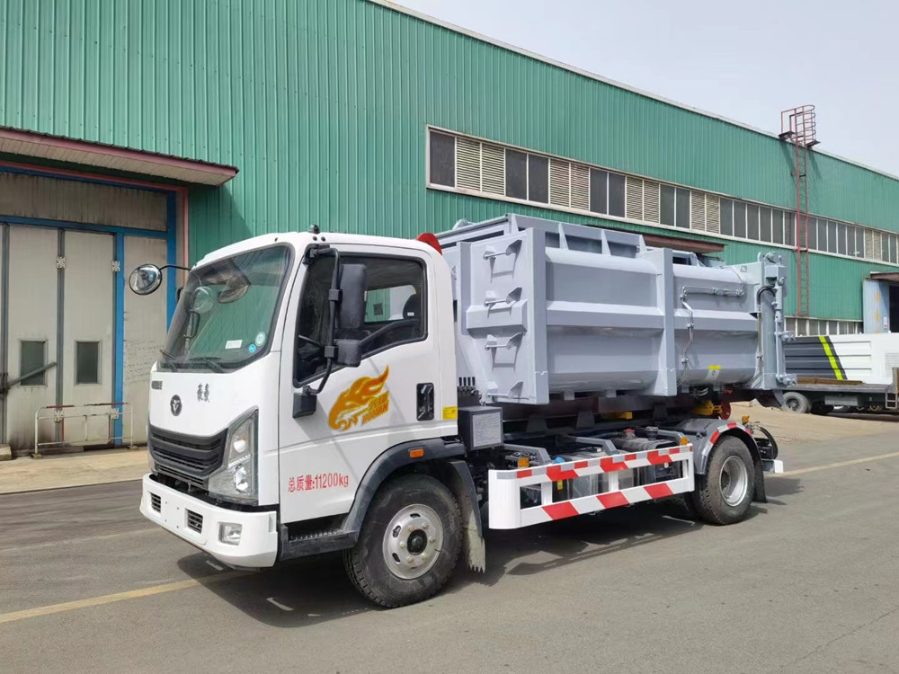 污泥自卸车_污泥运输勾臂车