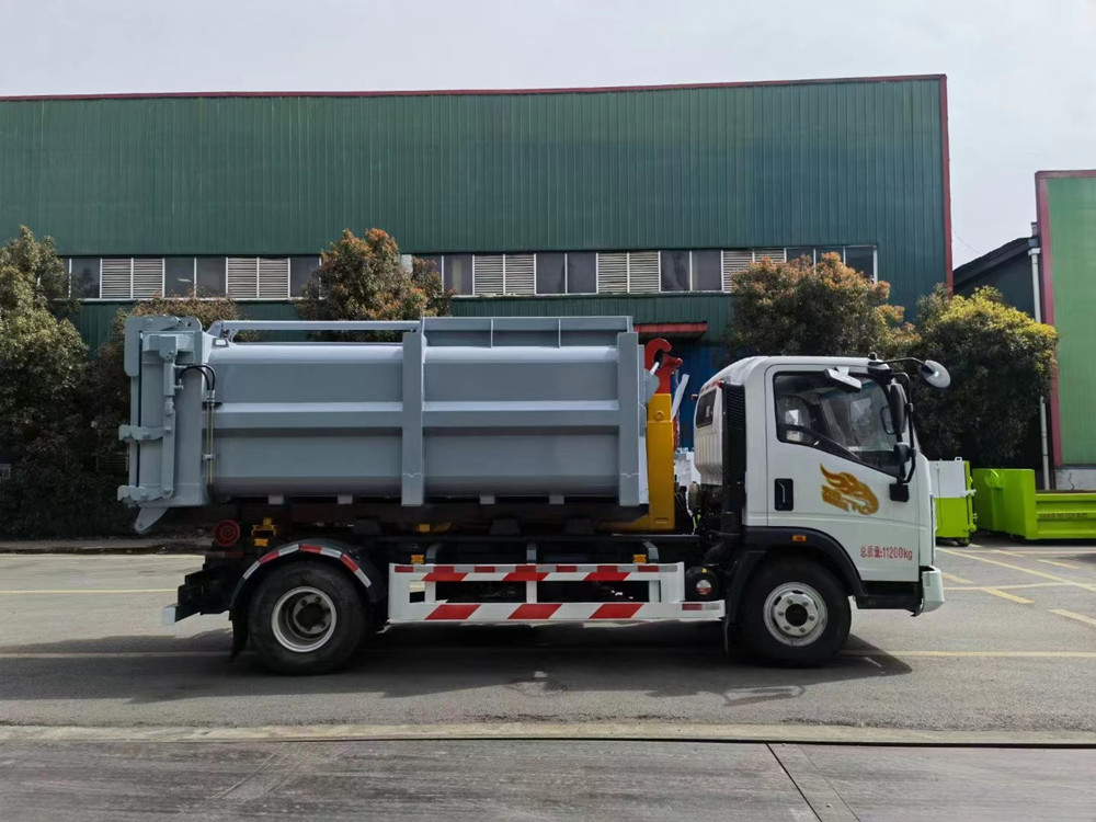 污泥自卸车_污泥运输勾臂车