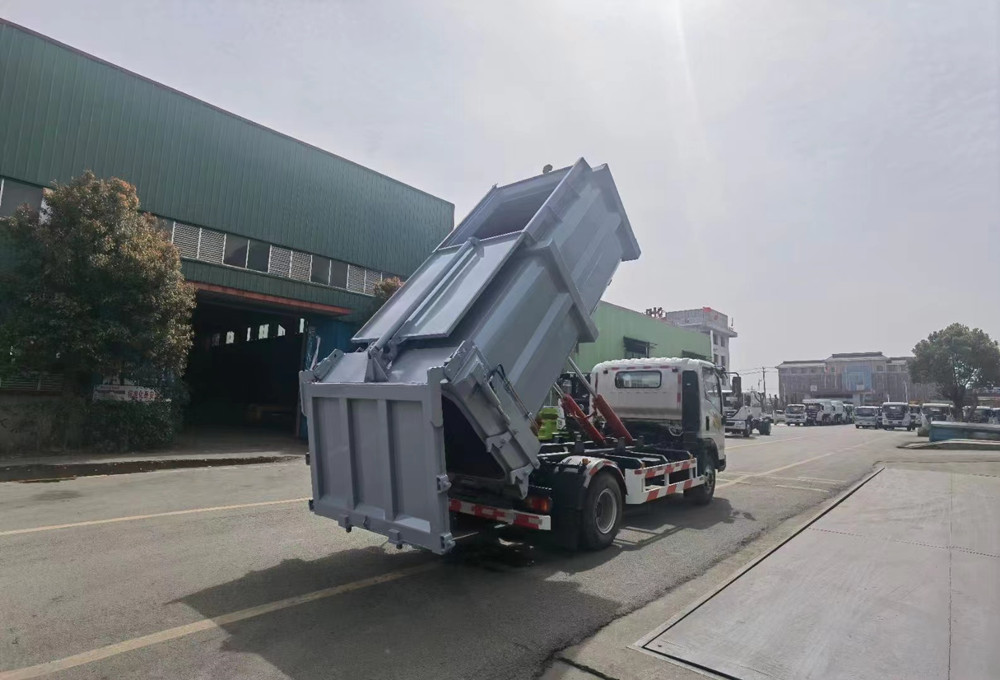 污泥自卸车_污泥运输勾臂车