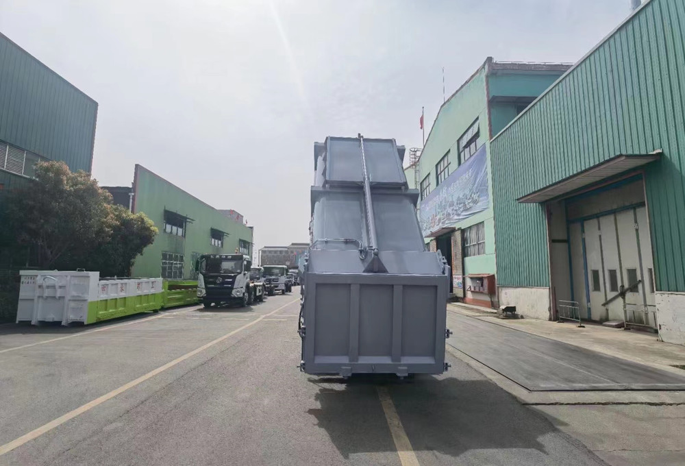 污泥自卸车_污泥运输勾臂车