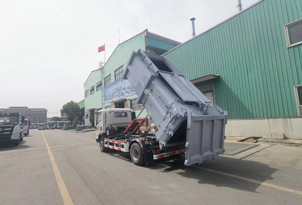 污泥自卸车_污泥运输勾臂车
