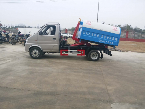 3立方后双轮车厢可卸式垃圾车_长安勾臂垃圾车