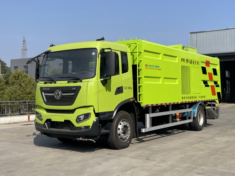 机场道面清扫车像‘特种兵’一样扫清隐患，守护每一次起降安全