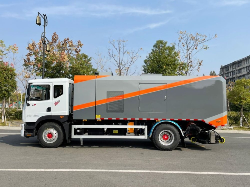 煤矿区除尘革命！重型洗扫车抑尘系统，用魔法打败魔法