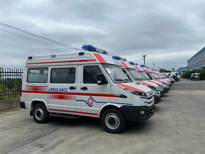 12台崭新的程力牌依维柯欧胜型救护车 12台崭新的程力牌依维柯欧胜型救护车