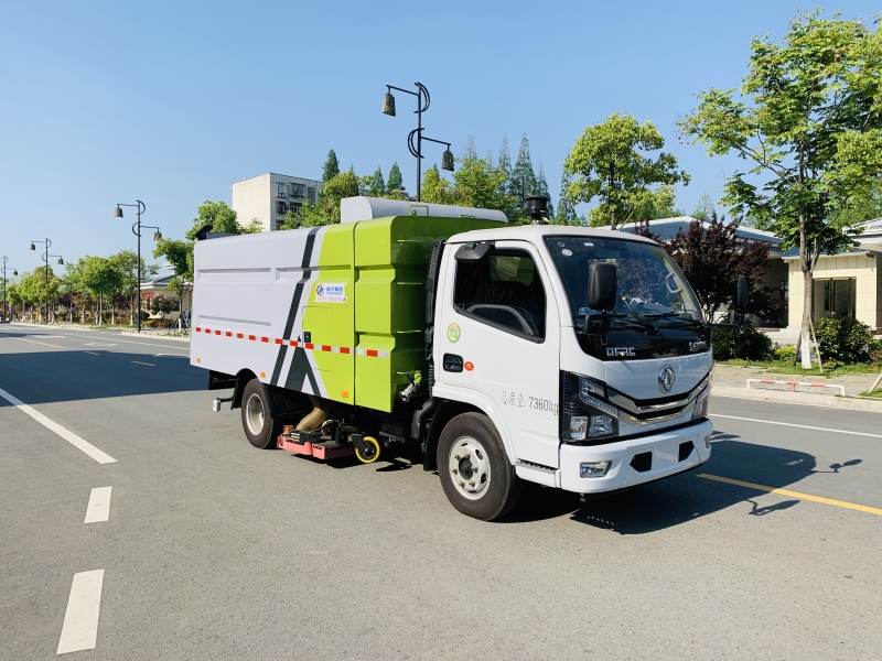 港口码头粉尘终结者！湖北程力强力吸尘车让作业环境焕然一新