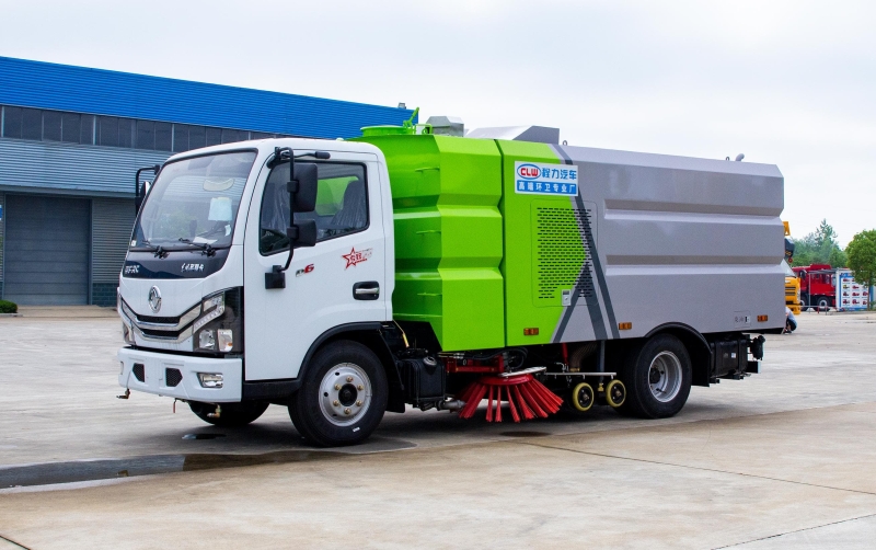 马拉松赛道清扫争分夺秒！程力迷你清扫车10分钟还原赛道