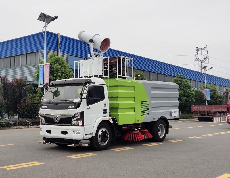 程力抑尘降霾专家版道路清扫车，为城市呼吸健康而来！
