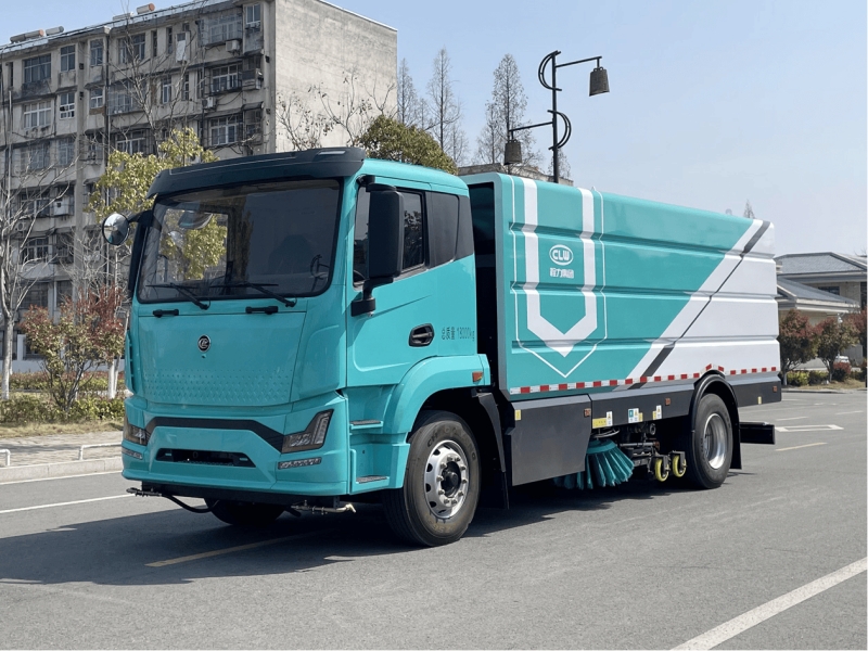 程力纯电动高效扫路车引领绿色清扫新纪元。
