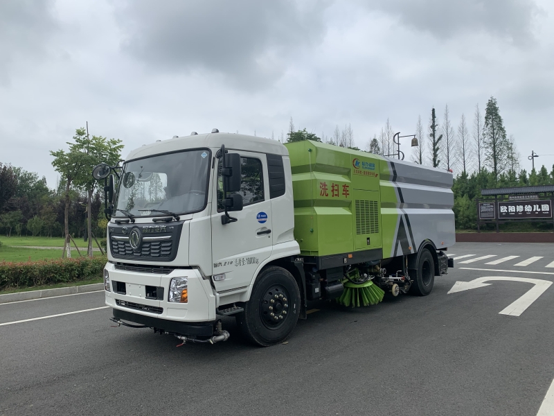 暴雨过后，一片狼藉？程力高效扫路车快速恢复城市“颜值”！