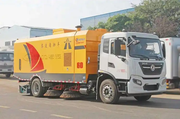 【独家】程力汽车道路清扫车：污水循环专利技术，节能又环保！