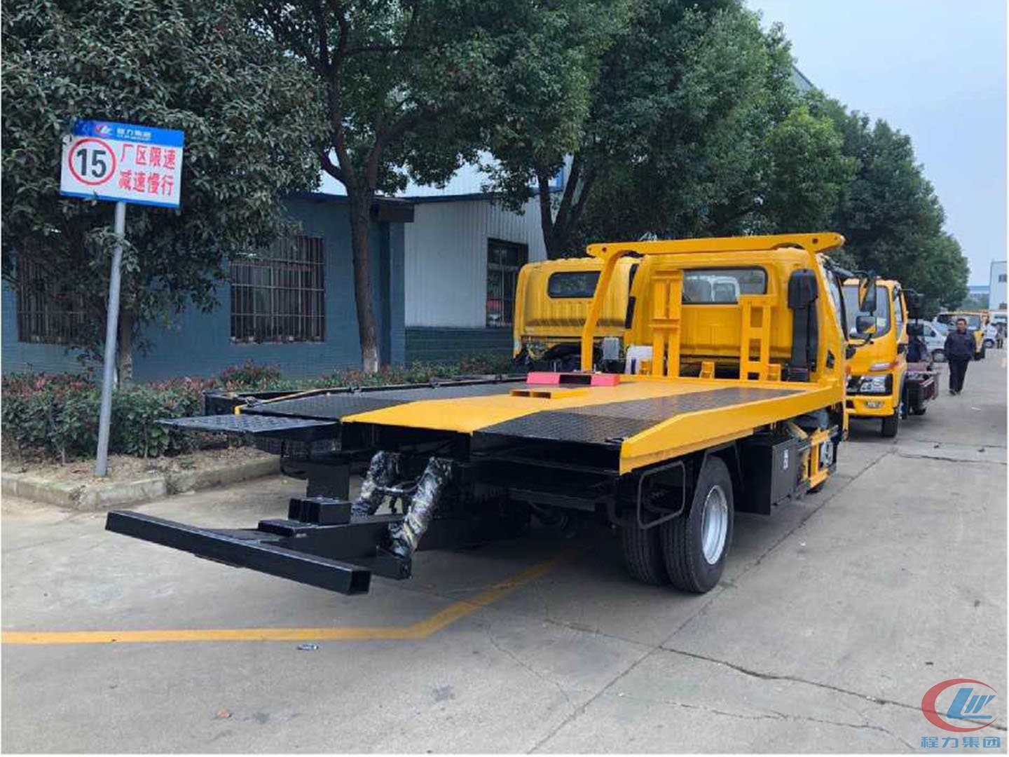 江淮骏铃V5一拖二平板清障车