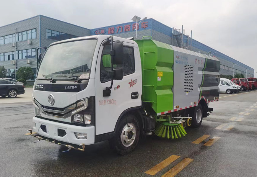 城市形象保卫战，有吸盘后置吸尘车就够了