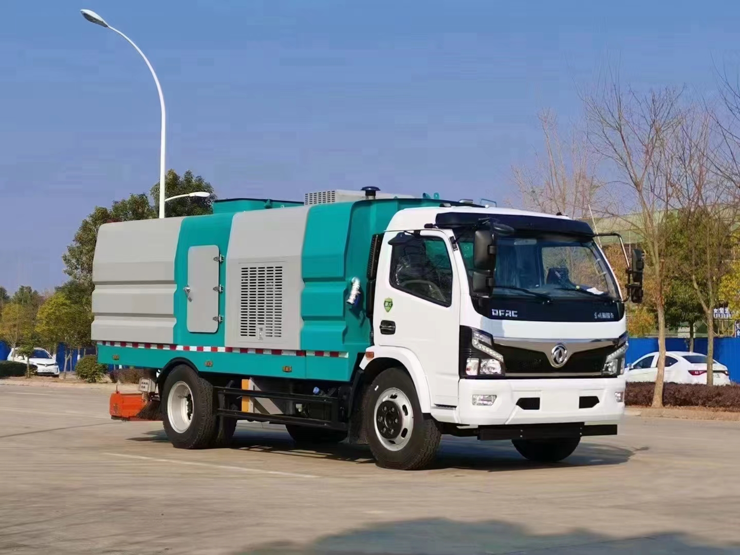 滚扫清扫车校园清扫，守护孩子的健康成长