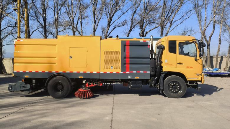 高速全天候清扫车