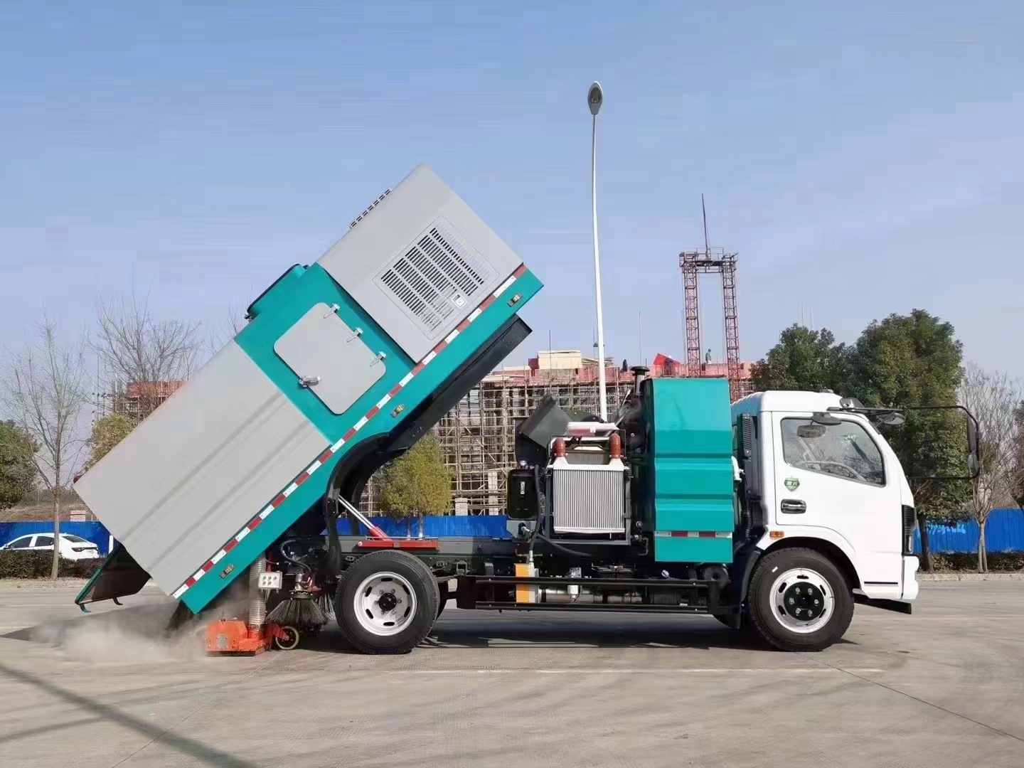 吸盘后置清扫车港口码头油污处理，守护海洋环境