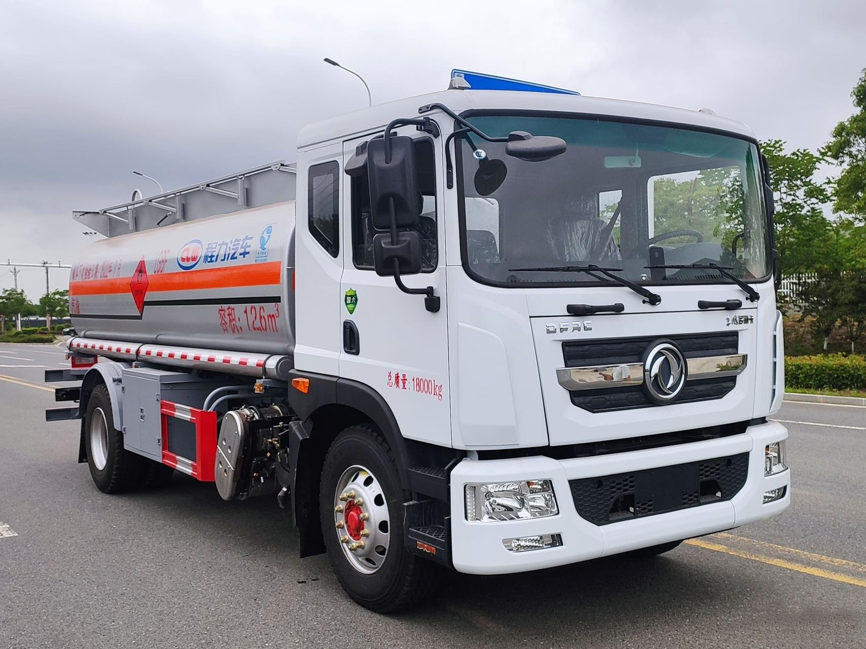 东风多利卡D9油罐车|多利卡12方加油车