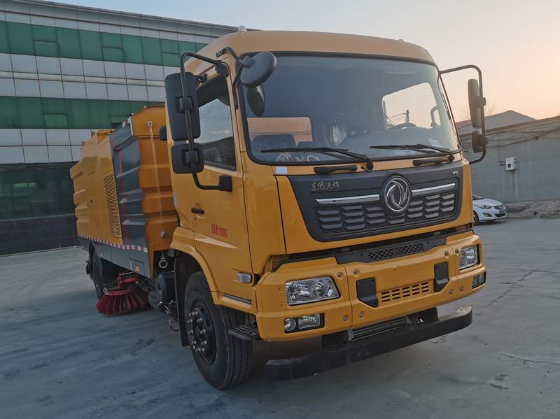 老旧小区改造，建筑垃圾清理难题如何破解？强力吸尘车有妙招