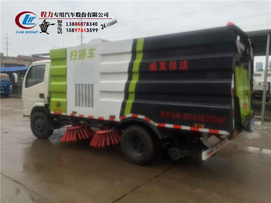 东风福瑞卡扫路车