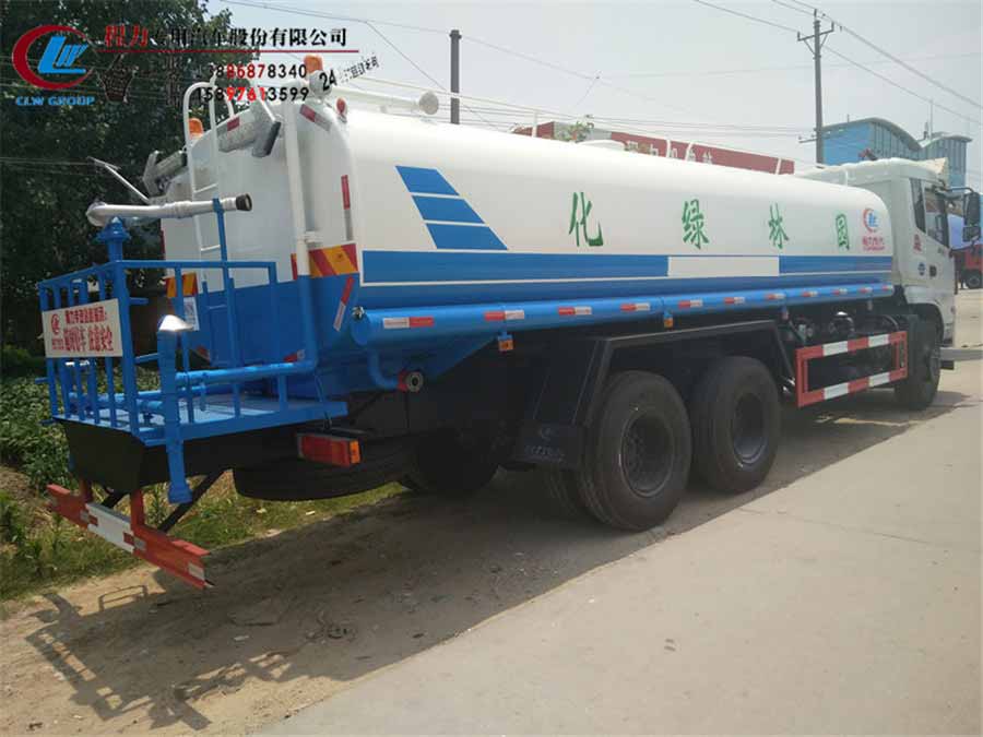 御龙后双桥洒水车_20吨洒水车