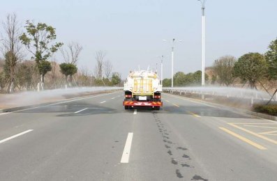 教你如何选择工地洒水车，原来大家都是